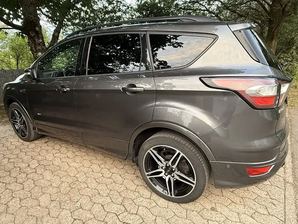 Gebraucht Ford Kuga ST-Line 179 PS (131 kW) 2018 Grau SUV