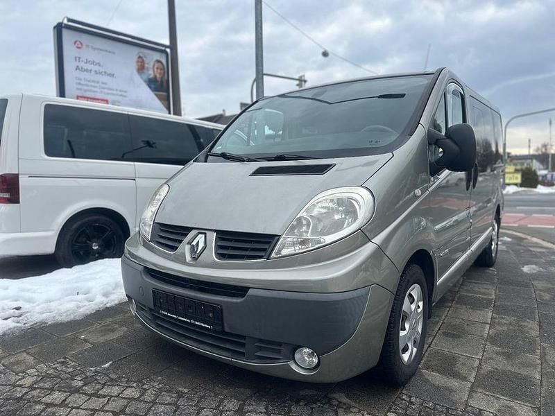 Beige Gebraucht 2009 Renault Trafic Van / Kleinbus | 9.999 € (Teuer) - Bild 1/4