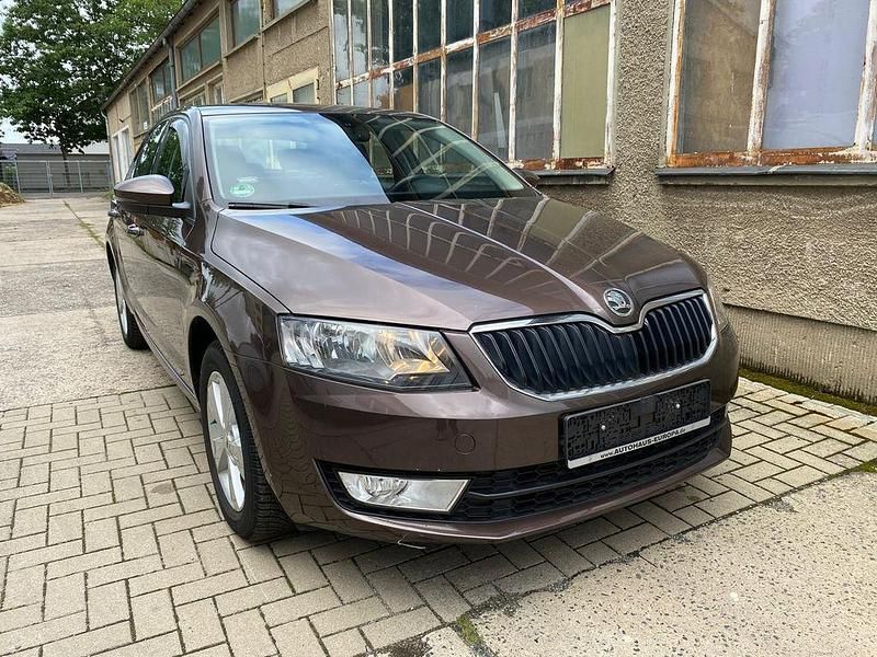 Braun Gebraucht 2013 Skoda Octavia Active Limousine | 8.990 € (Guter Preis) - Bild 1/4
