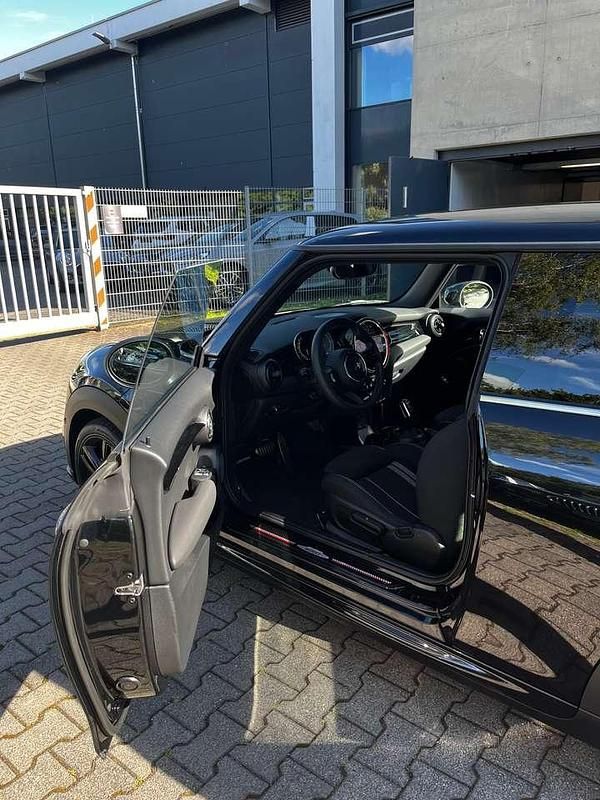 Gebraucht Mini Cooper 136 PS (100 kW) 2023 Schwarz Kleinwagen