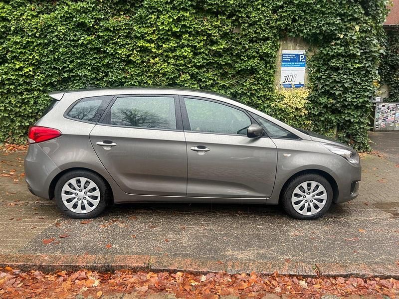 Gebraucht Kia Carens 135 PS (99 kW) 2014 Grau Van / Kleinbus