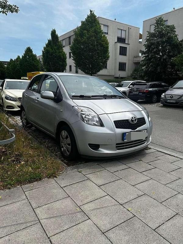 Grau Gebraucht 2007 Toyota Yaris Sol Kleinwagen | 3.100 € (Fairer Preis) - Bild 1/4