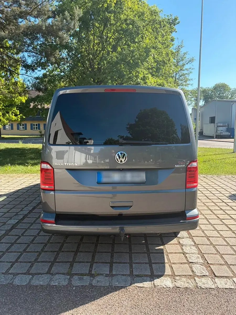 Gebraucht VW Multivan 204 PS (150 kW) 2016 Grau Van / Kleinbus