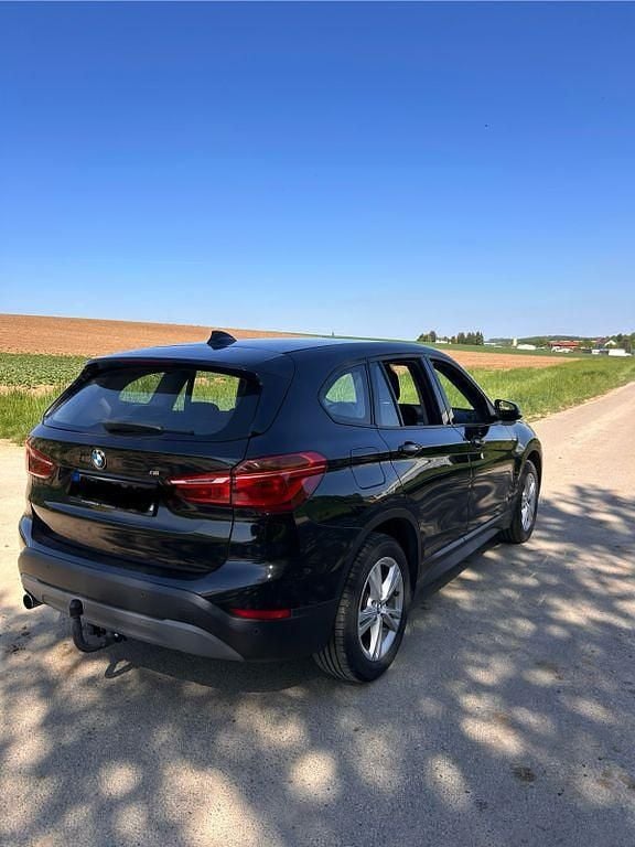 Schwarz Gebraucht 2017 BMW X1 SUV | 10.999 € (Etwas zu teuer) - Bild 1/4