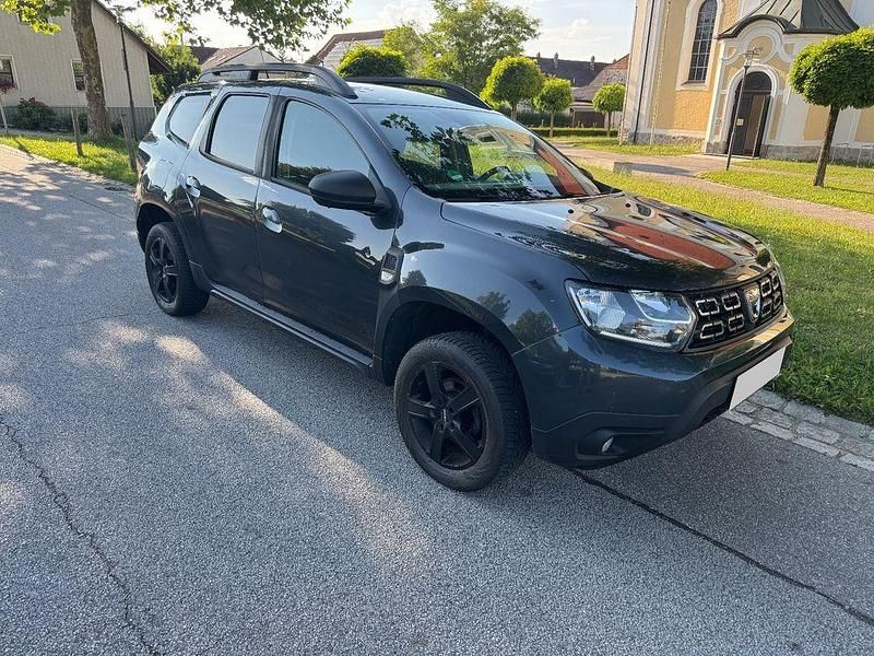 Grau Gebraucht 2018 Dacia Duster Comfort SUV | 8.999 € (Etwas zu teuer) - Bild 1/4
