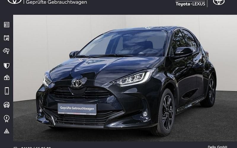 Schwarz Neu 2025 Toyota Yaris Hybrid Limousine | 23.490 € (Guter Preis) - Bild 1/4
