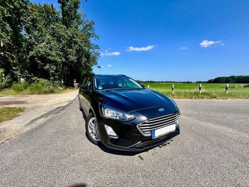 Schwarz Gebraucht 2020 Ford Focus Trend Limousine | 7.600 € (Superpreis) - Bild 1/4