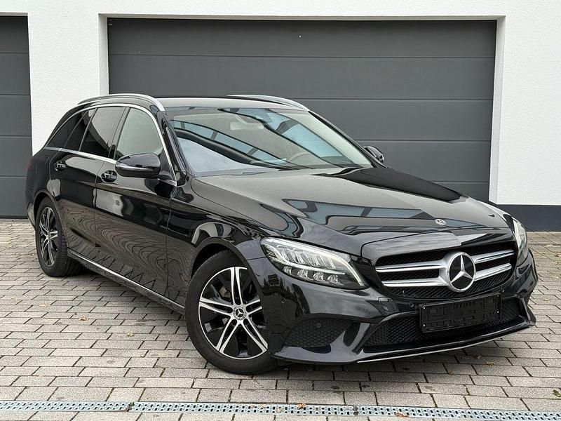 Schwarz Gebraucht 2020 Mercedes C220 Avantgarde Limousine | 21.900 € (Guter Preis) - Bild 1/4