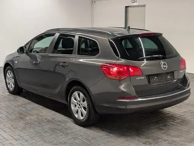 Używany Opel Astra Edition 140 KM (102 kW) 2016 Szary Kombi