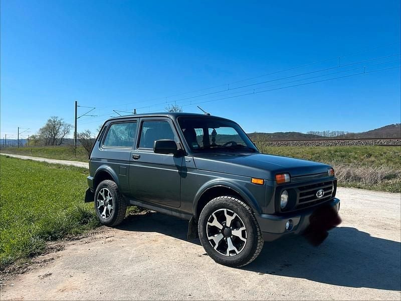 Second-hand Lada niva 2022 Negru SUV