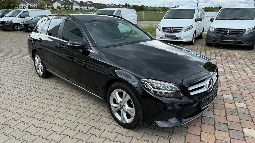 Gebraucht Mercedes C220 194 PS (142 kW) 2020 Schwarz Limousine