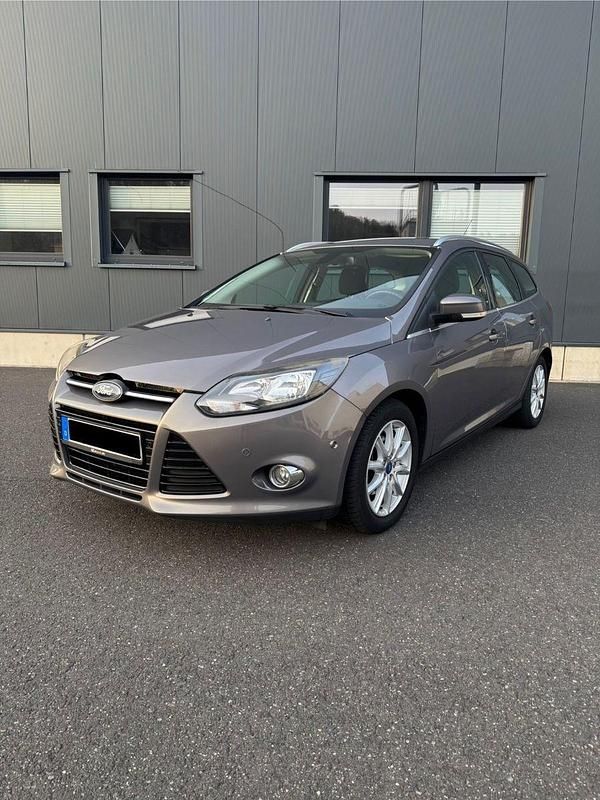 Używany Ford Focus Titanium 116 KM (85 kW) 2011 Brązowy Kombi