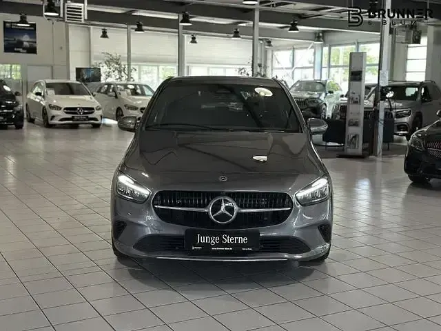 Gebraucht Mercedes B200 Progressive 163 PS (119 kW) 2025 Lack mountaingrau Kleinwagen