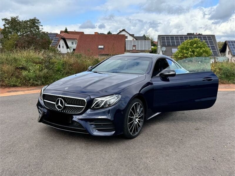Blau Gebraucht 2018 Mercedes E200 Coupé | 29.990 € (Guter Preis) - Bild 1/4