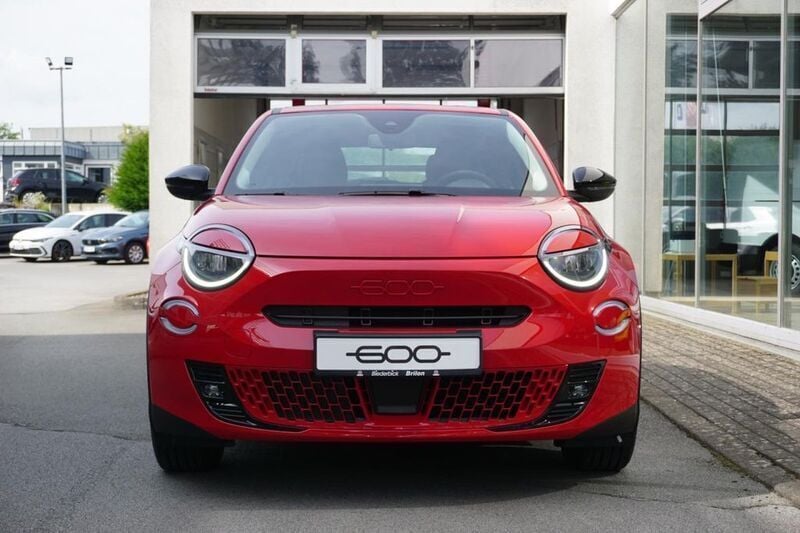 Gebraucht Fiat 600E Red 114 kW (156 PS) 2025 Rot Limousine