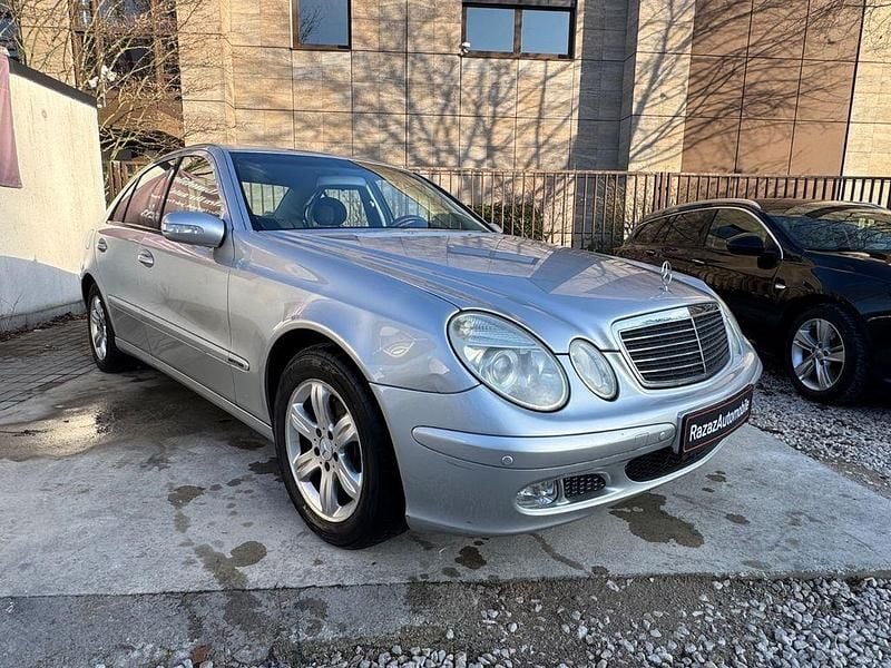 Gebraucht Mercedes E220 150 PS (110 kW) 2004 Silber Limousine