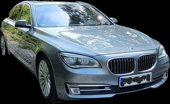 Gebraucht BMW 730 258 PS (189 kW) 2013 Silber Limousine