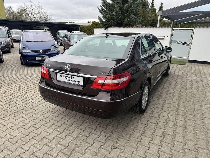 Gebraucht Mercedes E250 204 PS (150 kW) 2009 Braun Limousine