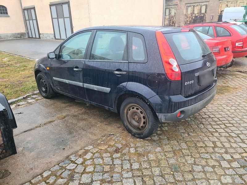 Gebraucht Ford Fiesta 60 PS (44 kW) 2006 Blau Kleinwagen