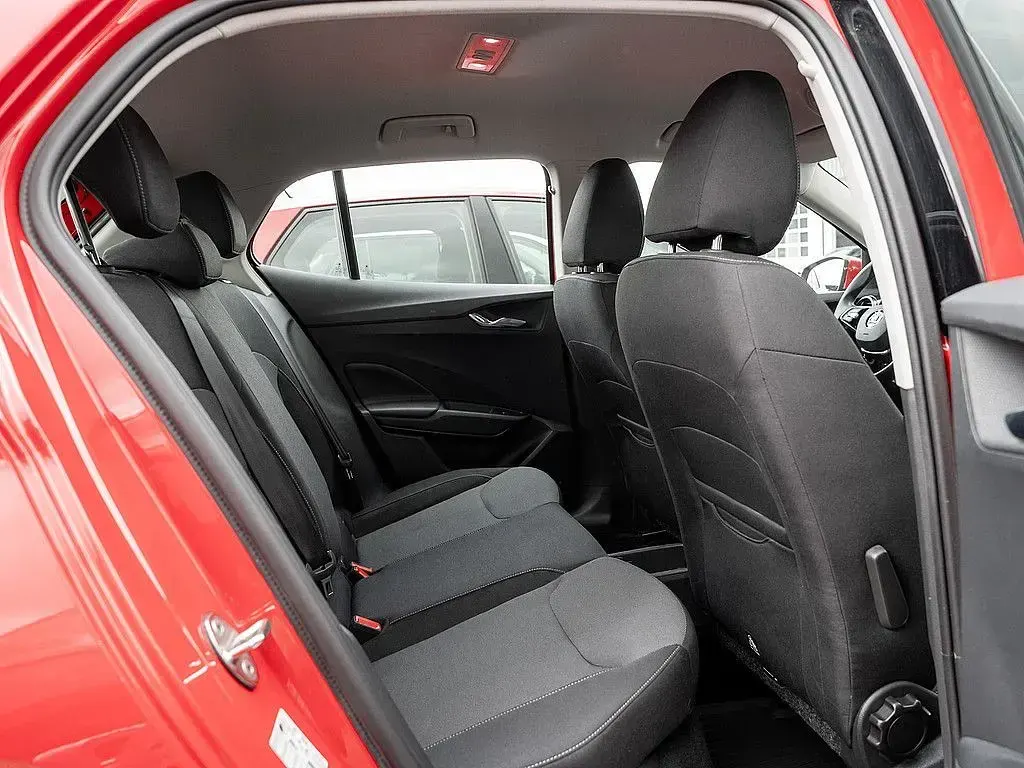 Gebraucht Skoda Fabia Selection 80 PS (58 kW) 2023 Velvet rot Kleinwagen