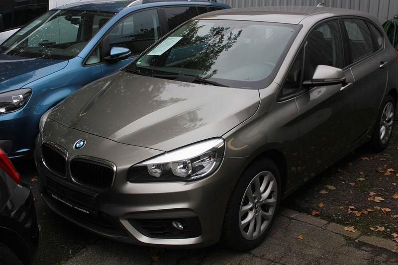 Silber Gebraucht 2015 BMW 220 Active Tourer Van / Kleinbus | 12.850 € (Superpreis) - Bild 1/4