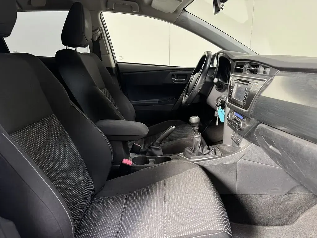 Gebraucht Toyota Auris 99 PS (72 kW) 2014 Grau Limousine