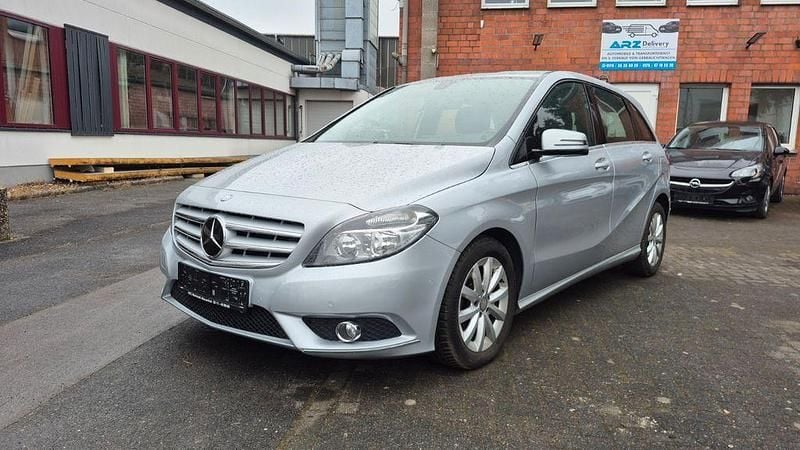 Gebraucht Mercedes B180 122 PS (89 kW) 2012 Grau Van / Kleinbus