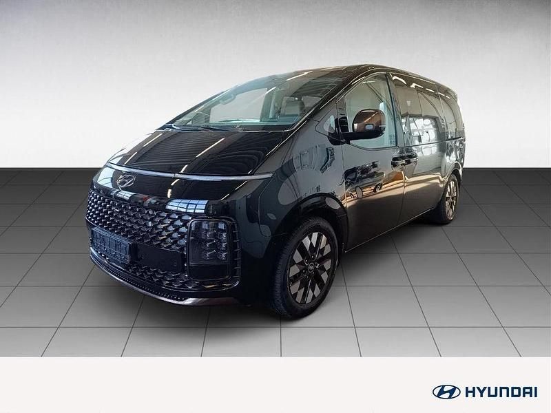 Schwarz Gebraucht 2024 Hyundai Staria Signature Van / Kleinbus | 44.990 € (Etwas zu teuer) - Bild 1/4
