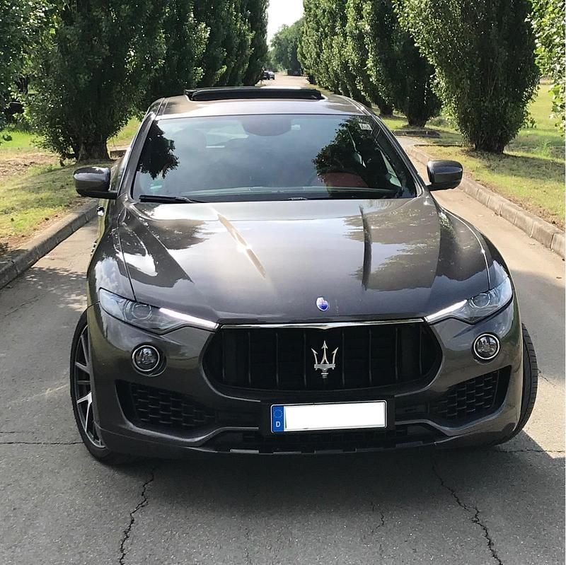 Grau Gebraucht 2017 Maserati Levante SUV | 33.500 € (Fairer Preis) - Bild 1/4