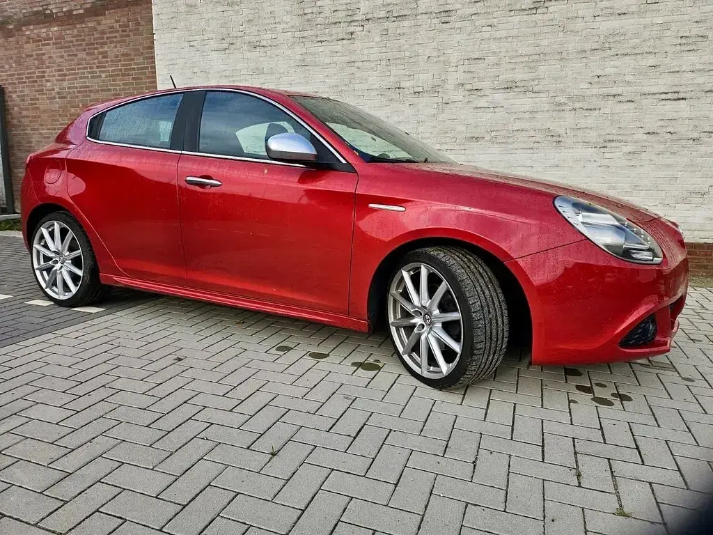 Gebraucht Alfa Romeo Giulietta 136 PS (100 kW) 2011 Rot Kleinwagen