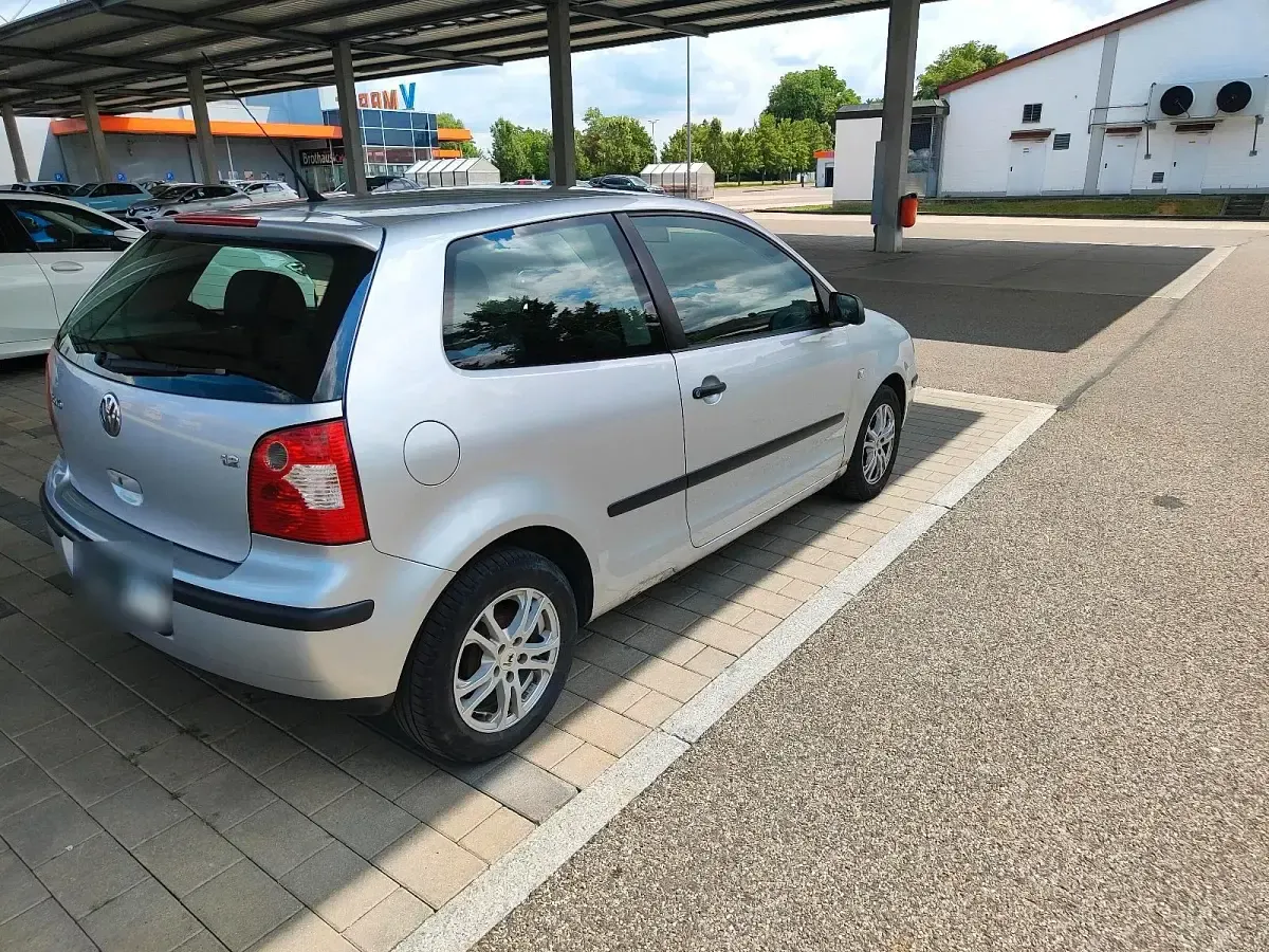 Gebraucht VW Polo Basis 65 PS (47 kW) 2004 Silber Kleinwagen