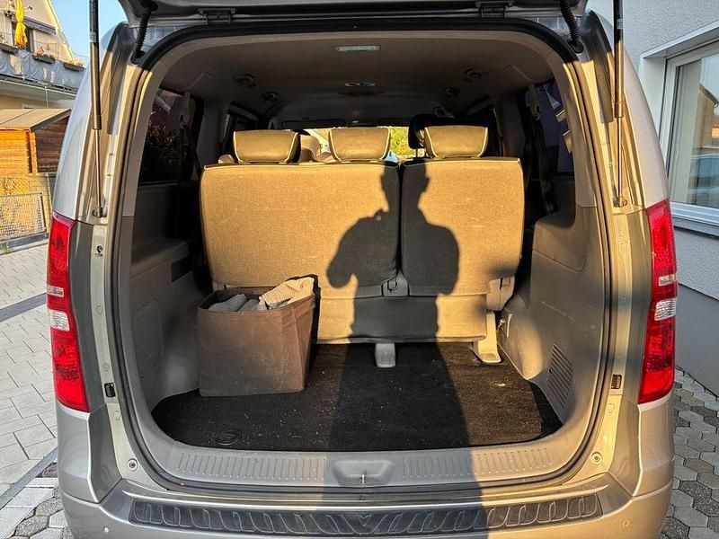 Gebraucht Hyundai H-1 170 PS (125 kW) 2017 Grau Van / Kleinbus