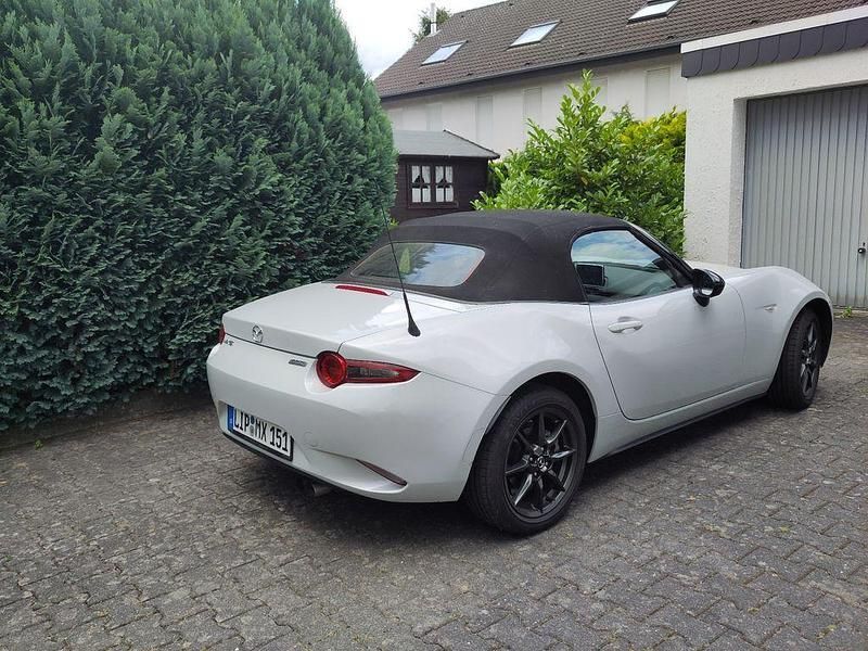 Weiß Gebraucht 2017 Mazda MX5 Exclusive-Line Cabrio | 19.900 € (Fairer Preis) - Bild 1/4