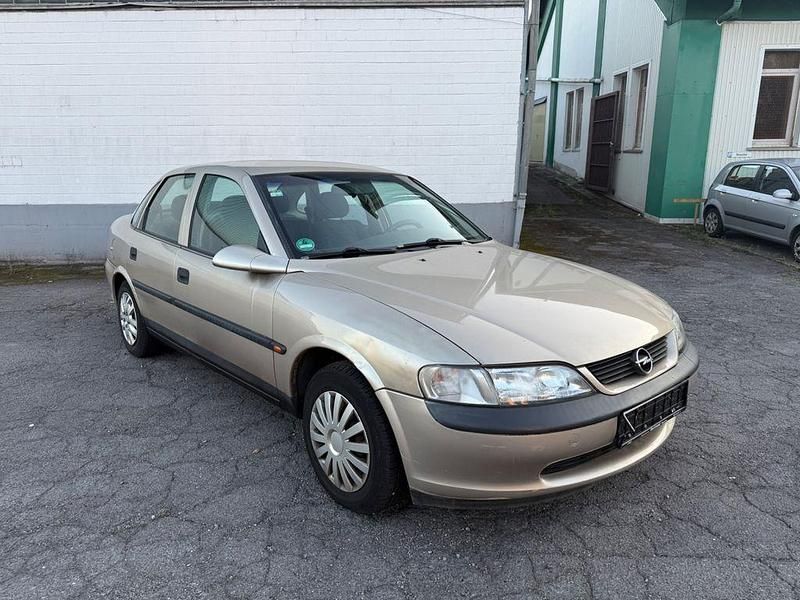 Gebraucht 1998 Opel Vectra Limousine | 1.500 € (Etwas zu teuer) - Bild 1/4