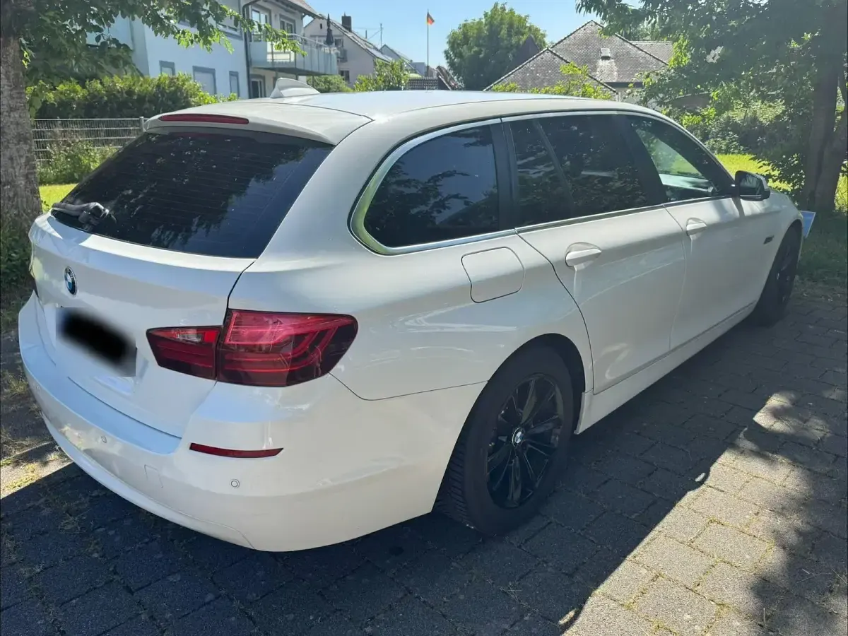 Gebraucht BMW 520 190 PS (139 kW) 2015 Weiß Limousine