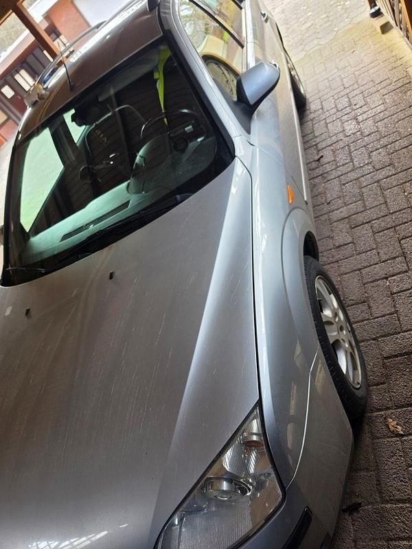 Gebraucht Ford Mondeo Ghia 116 PS (85 kW) 2001 Silber Kombi