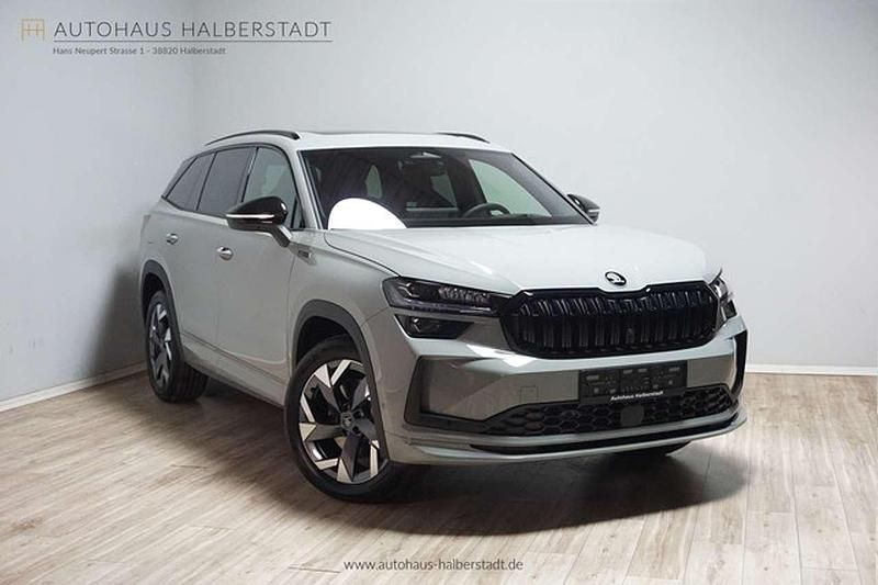 Steel grau Neu 2025 Skoda Kodiaq SportLine SUV | 53.790 € (Fairer Preis) - Bild 1/3