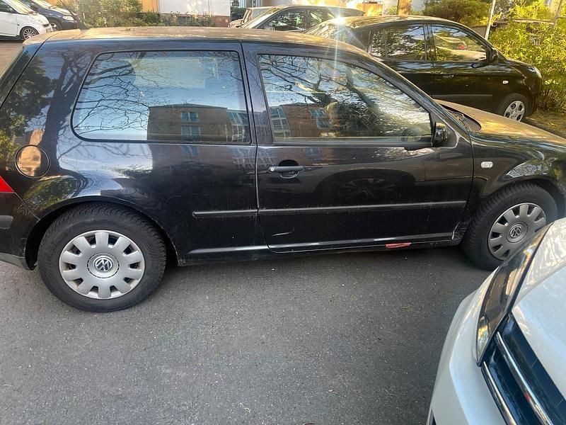 Gebraucht VW Golf IV 75 PS (55 kW) 2002 Schwarz Kleinwagen