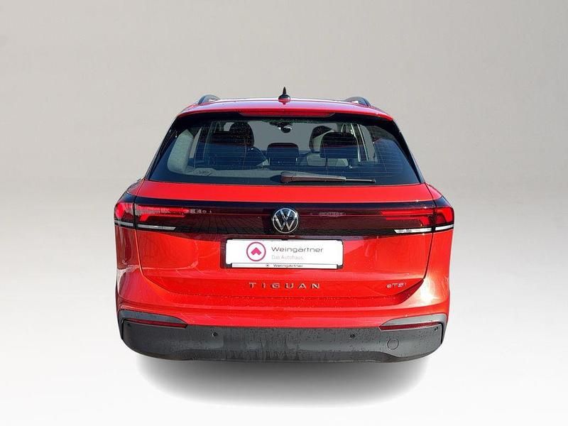 Gebraucht VW Tiguan Life 150 PS (110 kW) 2024 Rot SUV