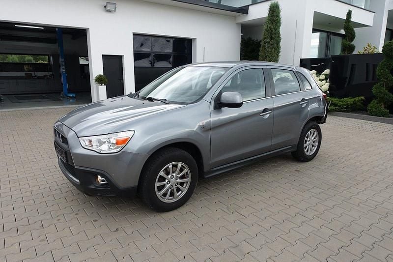 Grau Gebraucht 2011 Mitsubishi ASX Invite SUV | 5.350 € - Bild 1/4