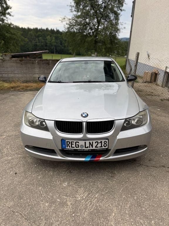 Silber Gebraucht 2005 BMW 320 Limousine | 1.600 € (Superpreis) - Bild 1/4