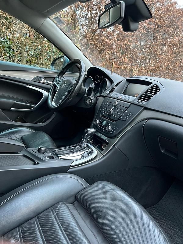 Blau Gebraucht 2009 Opel Insignia Kombi | 2.499 € (Teuer) - Bild 1/4