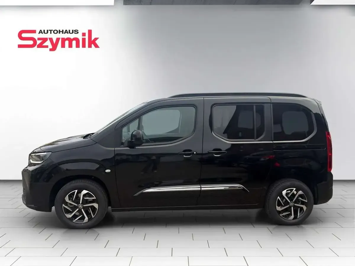 Neu Toyota Proace Verso City 110 PS (80 kW) 2026 Schwarz Kombi