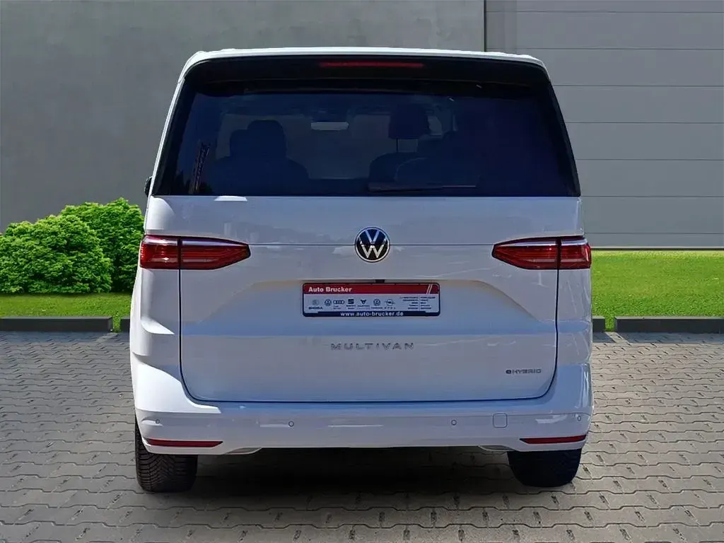 Gebraucht VW Multivan Life 218 PS (160 kW) 2022 Weiss Van / Kleinbus
