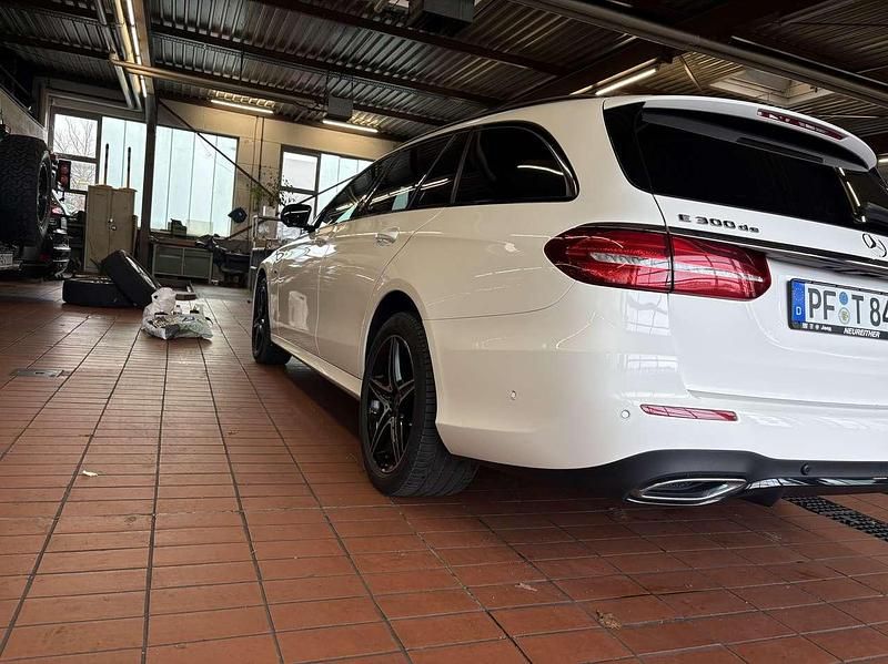 Gebraucht Mercedes E300 194 PS (142 kW) 2019 Weiß Kombi