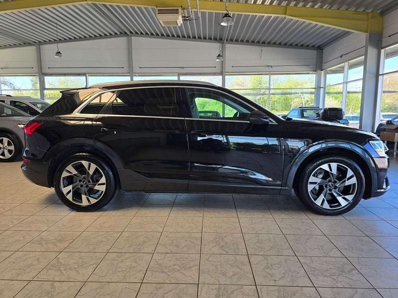 Second-hand Audi e-tron Advanced 300 kW (408 CP) 2021 Negru SUV