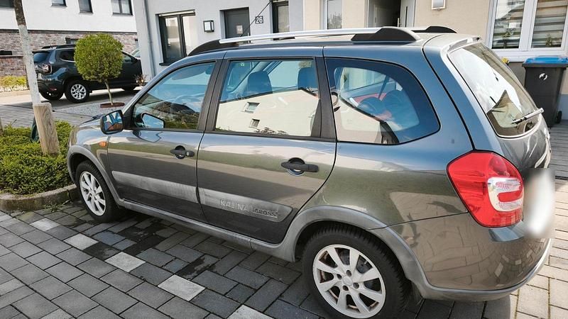 Gebraucht Lada Kalina 98 PS (72 kW) 2017 Grau Kombi