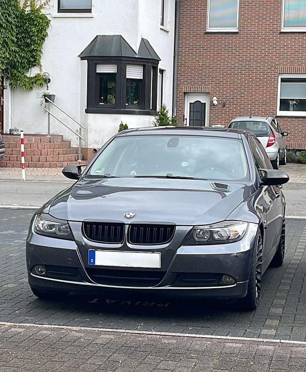 Grau Gebraucht 2007 BMW 320 Limousine | 2.650 € (Superpreis) - Bild 1/4