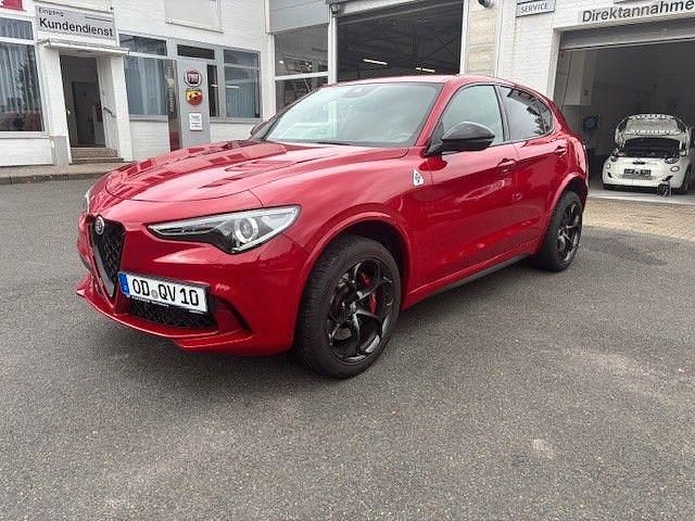 Rot Gebraucht 2023 Alfa Romeo Stelvio Quadrifoglio SUV | 59.600 € (Fairer Preis) - Bild 1/4