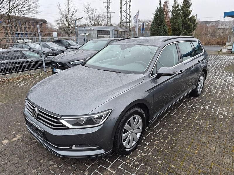 Grau Gebraucht 2017 VW Passat Comfortline Kombi | 8.350 € (Superpreis) - Bild 1/4